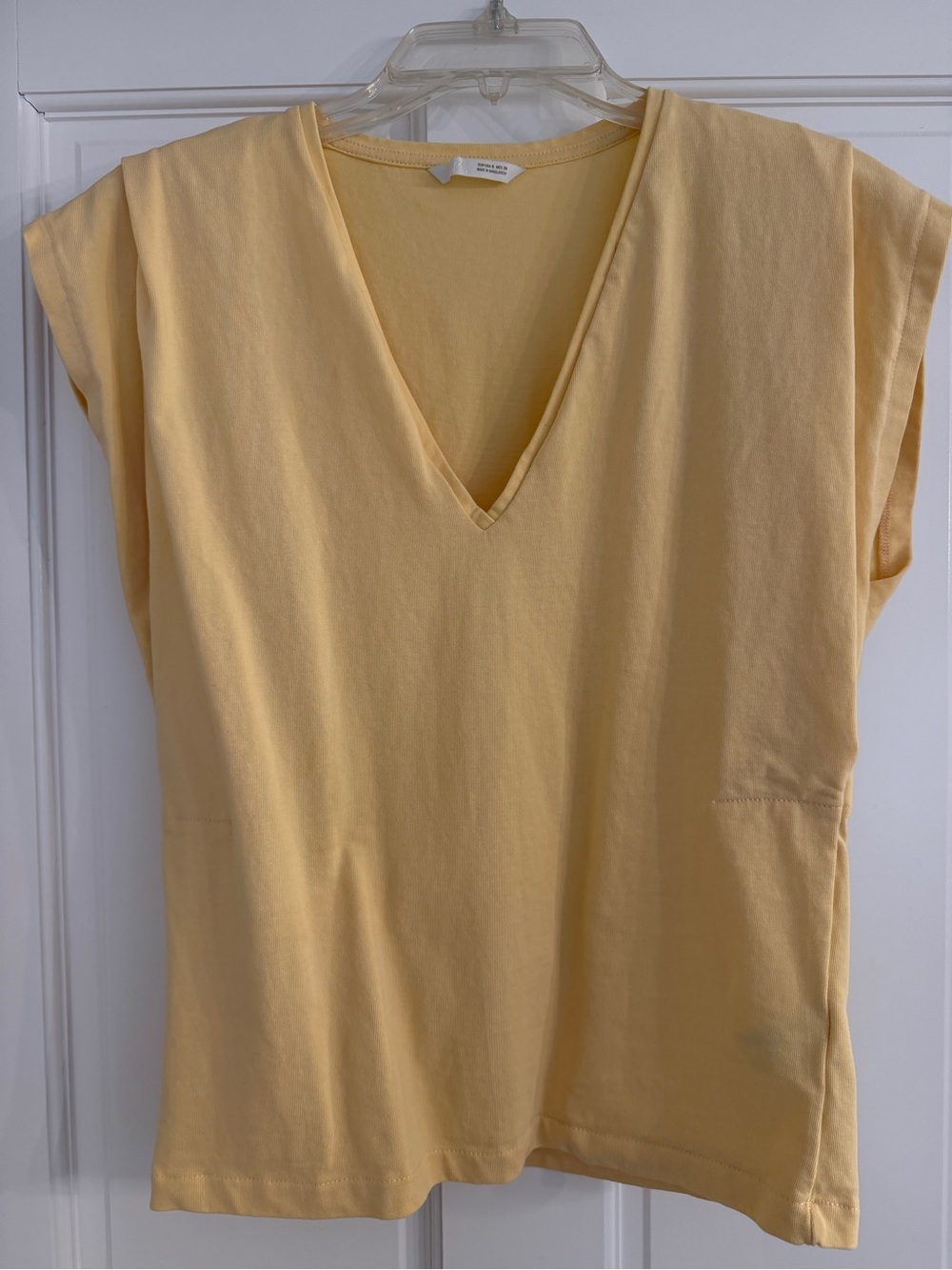 Zara Women’s V-Neck Cap-Sleeve Top in Pale Yellow